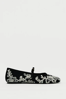 CONTRAST EMBROIDERY SUEDE BALLET FLATS