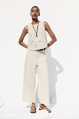 TOP BRODÉ AVEC LACETS