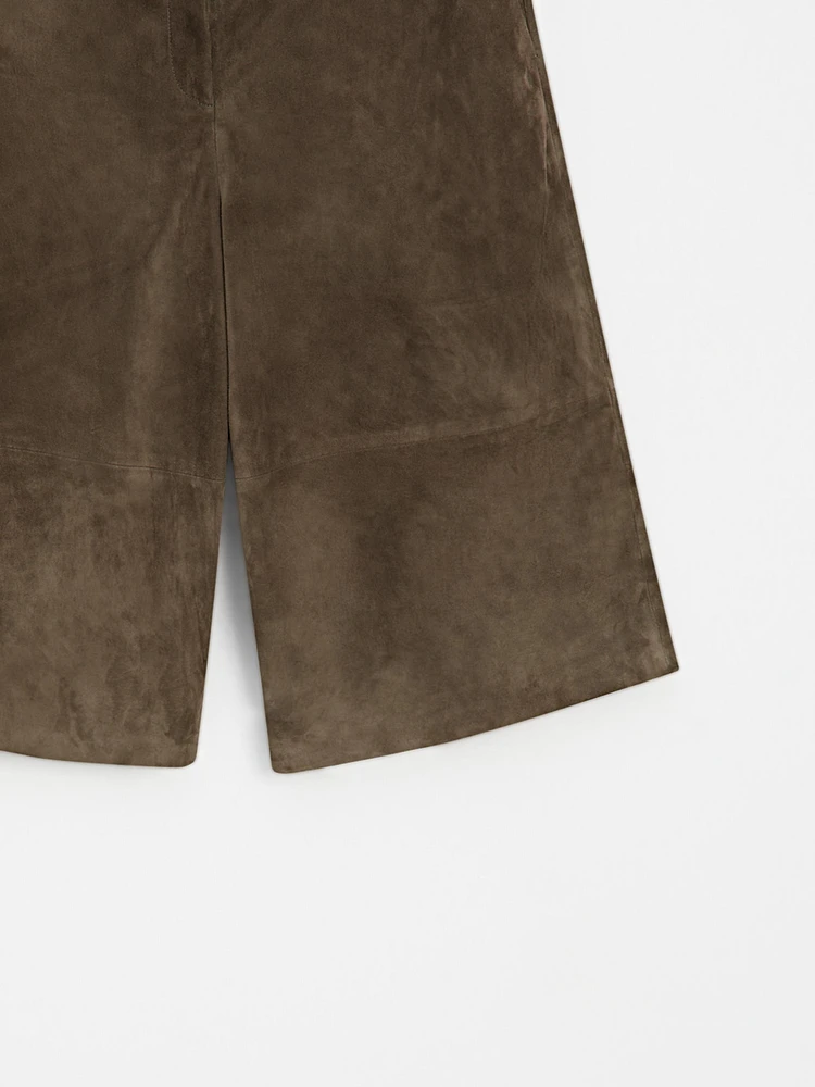 Bermuda long en cuir finition daim