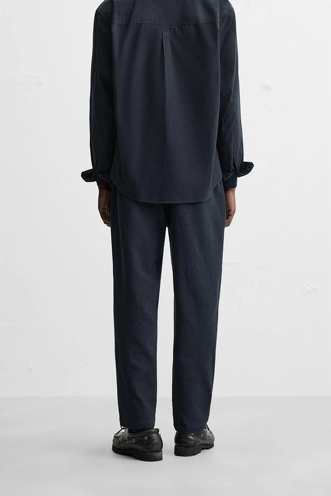 TEXTURED PLEATED PANTS