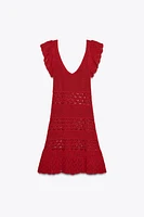 ROBE COURTE EN MAILLE TEXTURÉE À VOLANTS