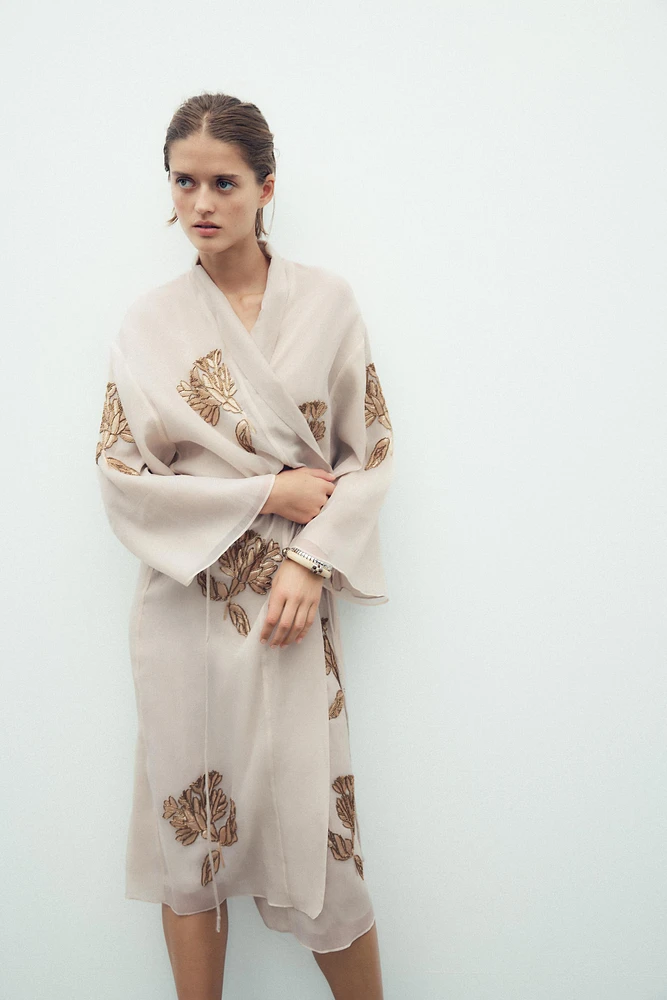 KIMONO AVEC SOIE BRODERIES FANTAISIE