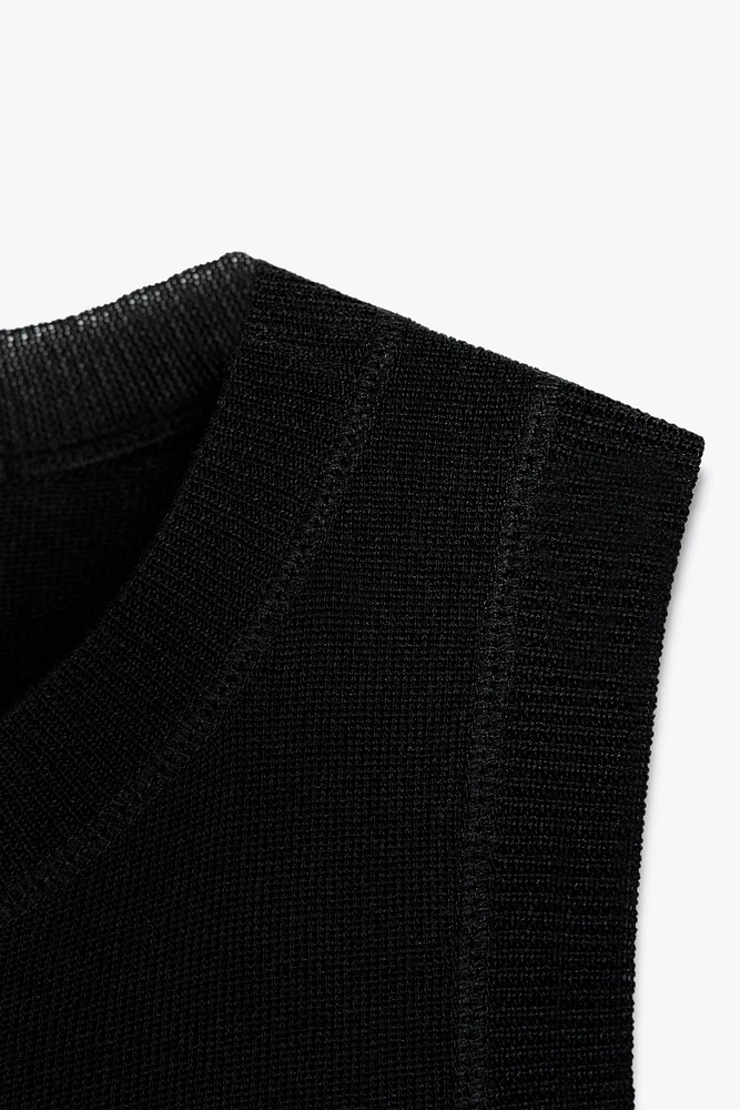 TOP EN MAILLE UNI SANS MANCHES