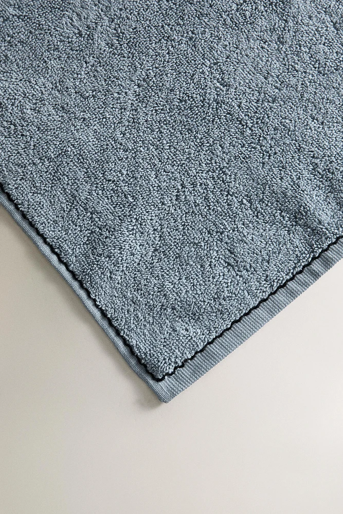 SERVIETTE DE BAIN SURPIQÛRE ONDULÉE