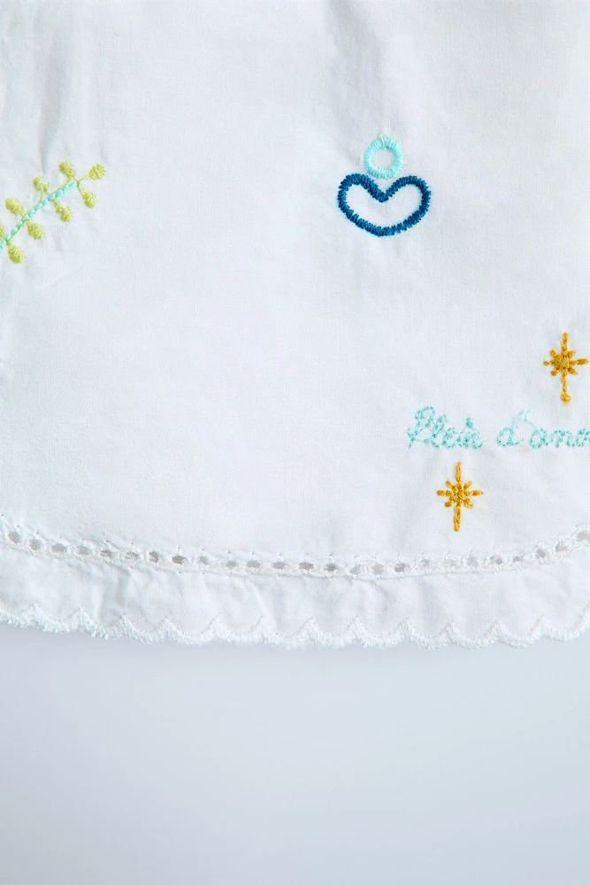 EMBROIDERED CLOTH BIB