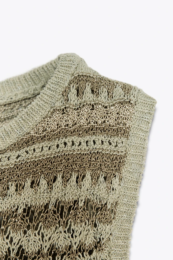 TOP SANS MANCHES EN MAILLE STRUCTURÉE