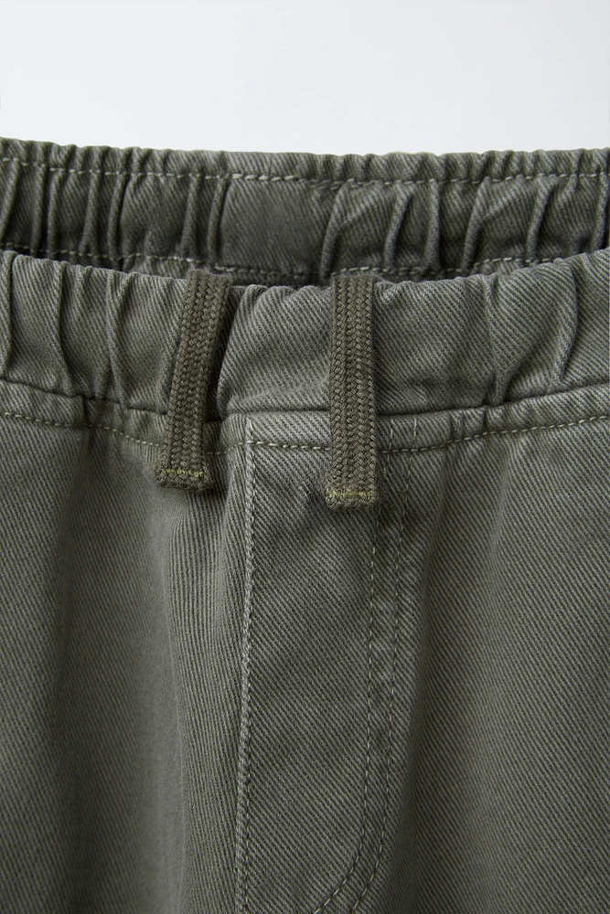 PANTALON BARREL EN SERGÉ AVEC POCHES