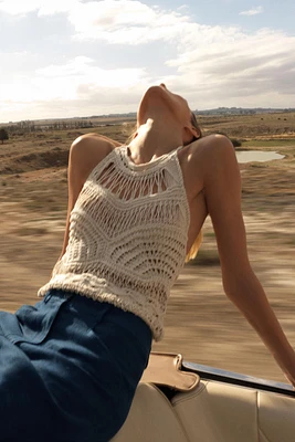 TOP HALTER EN MAILLE DÉJAUCHÉE