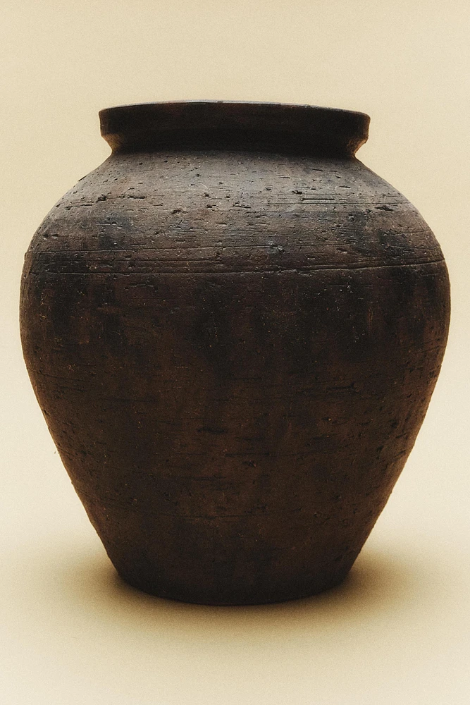 TEXTURED CERAMIC VASE