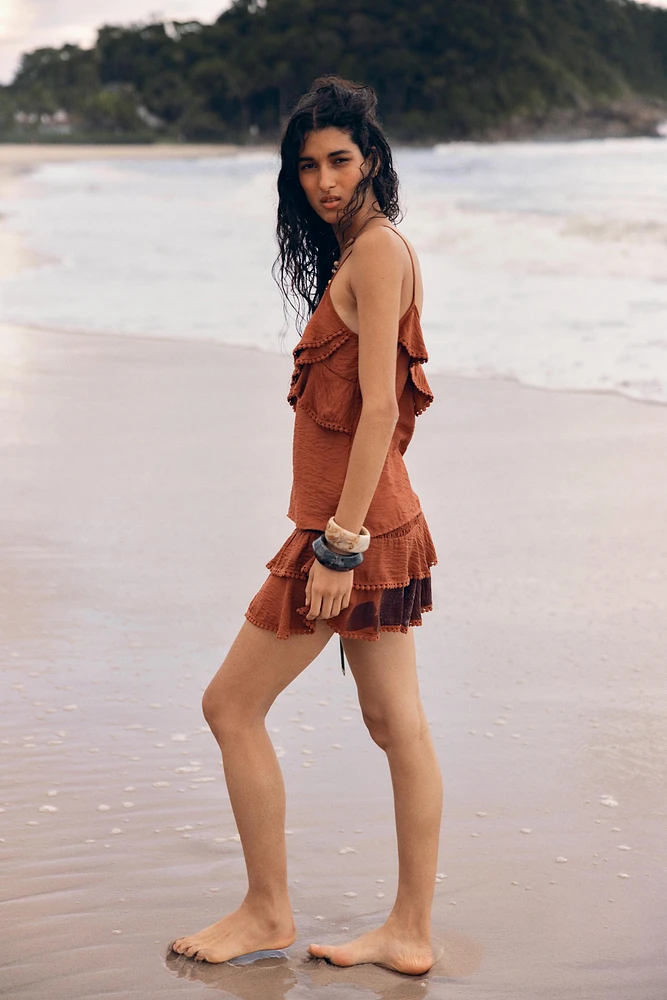 RUFFLED LACE TOP
