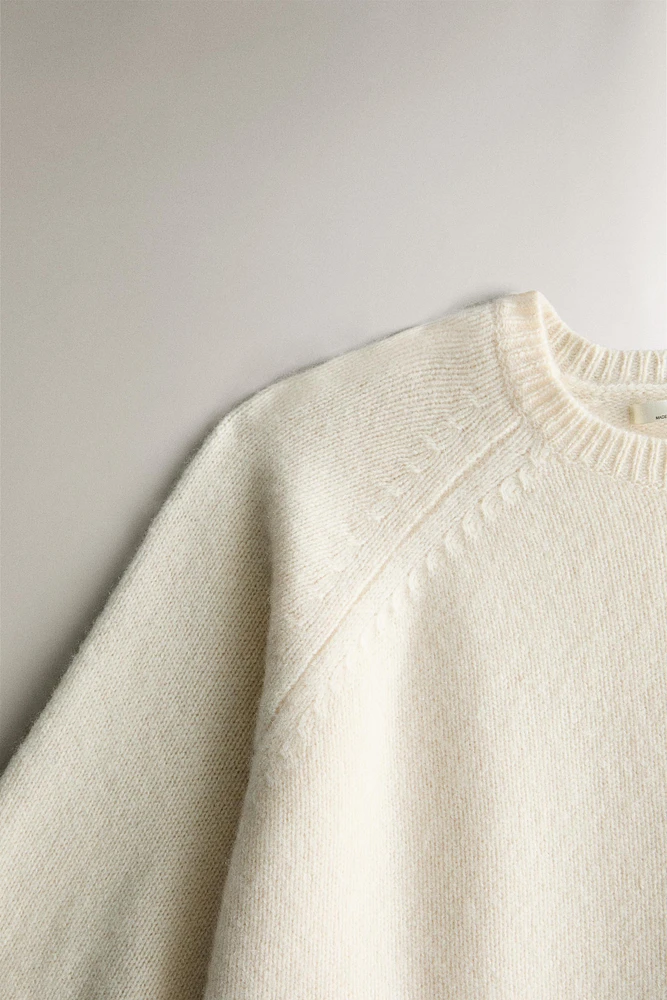 CASHMERE SWEATER