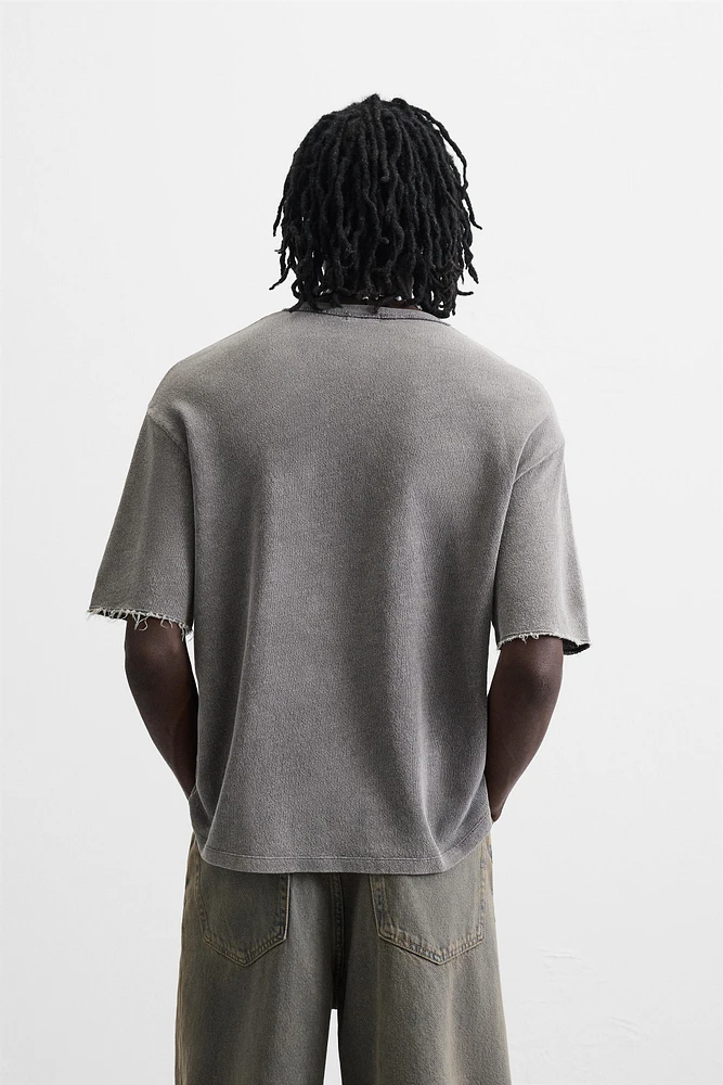 T-SHIRT EN MAILLE À IMPRIMÉ DÉLAVÉ