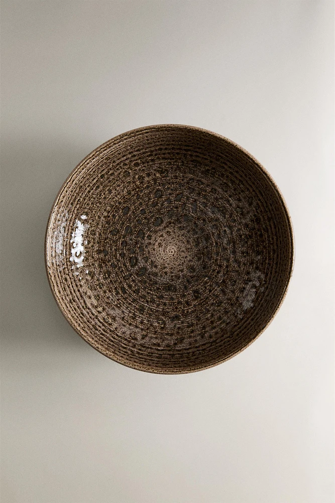 SOUP PLATE WITH RAISED DESIGN