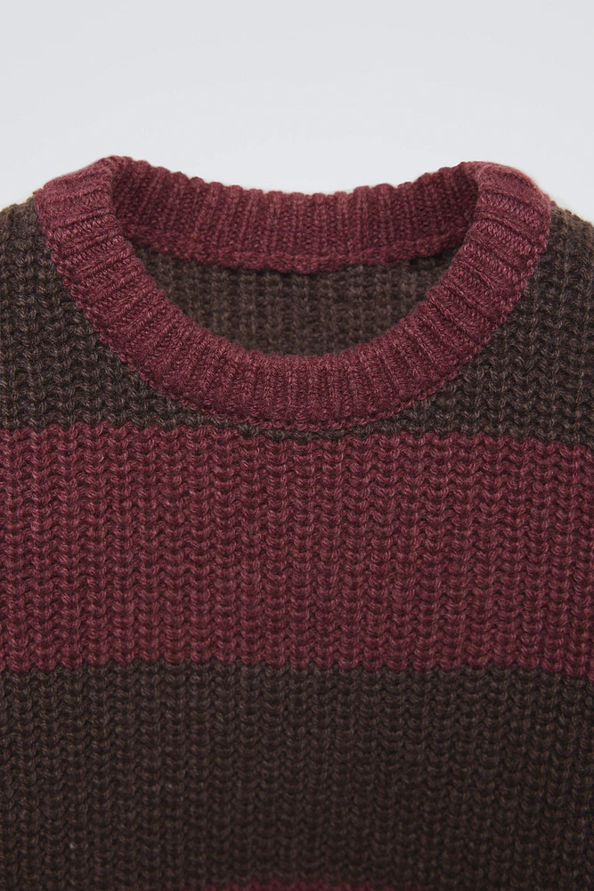 PULL EN MAILLE À RAYURES