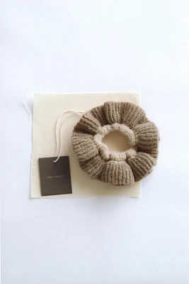 TIMELESZ - CONTRAST PIPING KNIT SCRUNCHIE