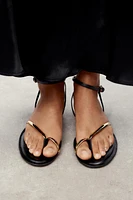 FLAT SANDALS WITH DETAIL