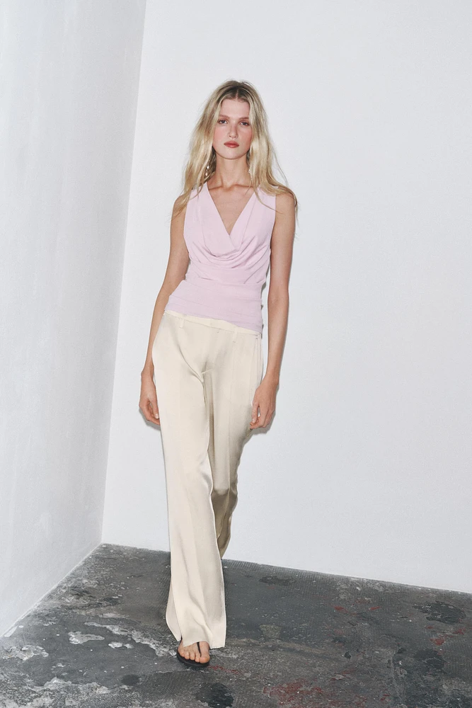 FLOWY DRAPED TOP