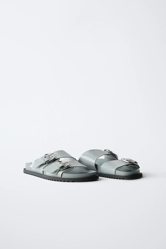 PATENT LEATHER BUCKLE SANDALS