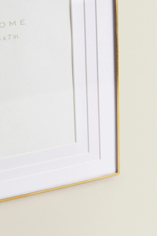 THIN METAL PICTURE FRAME