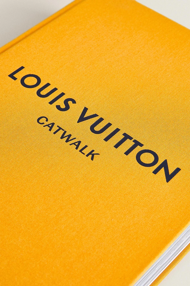 LOUIS VUITTON CATWALK BOOK