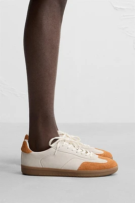 BASKETS EN CUIR AVEC SEMELLE CONTRASTE