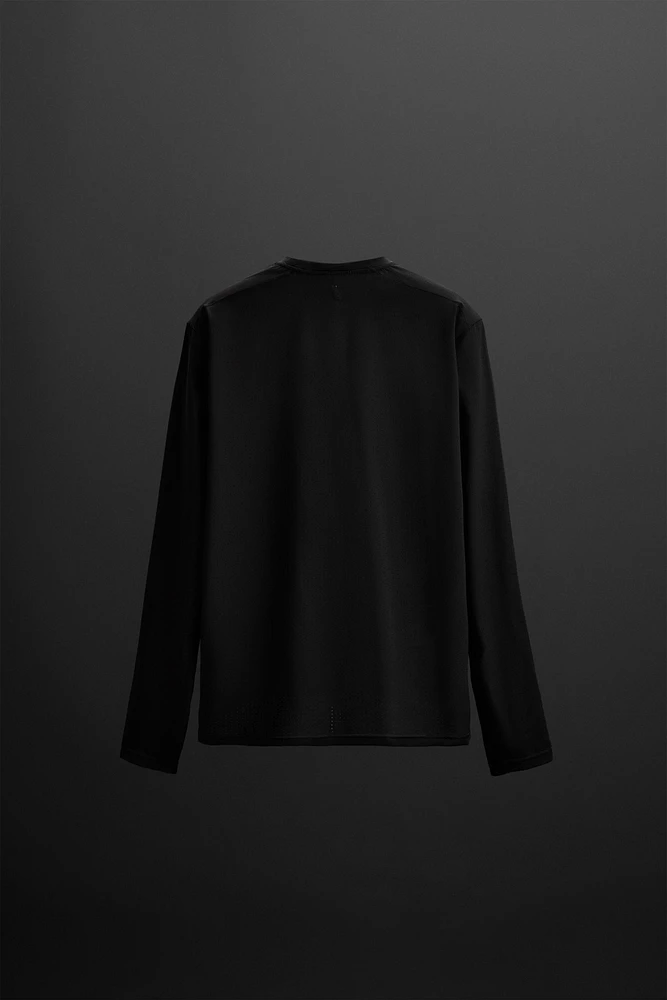 LONG SLEEVE PERFORATED T-SHIRT