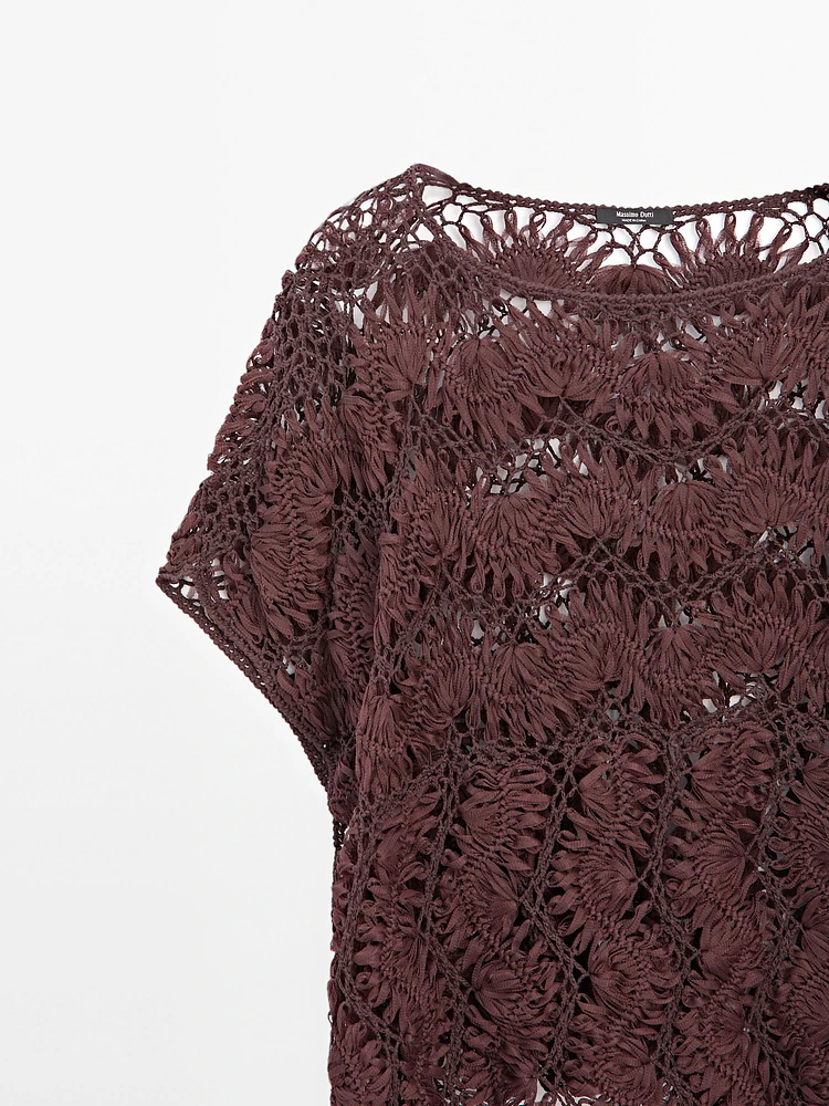 Cape en maille ajourée crochetée