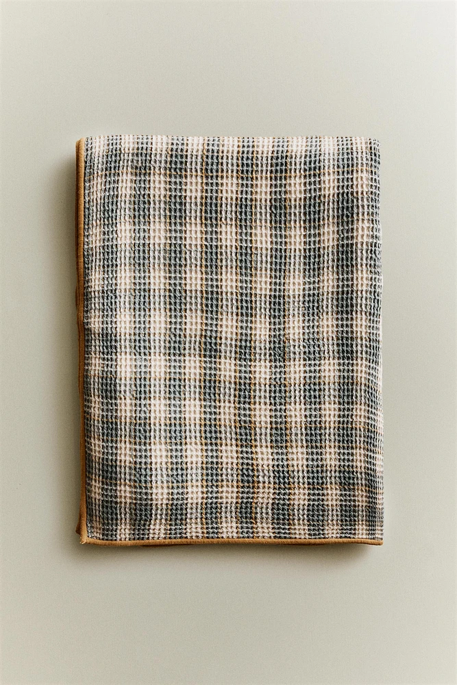 PLAID WAFFLE CARREAUX