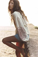 BLOUSE BRODÉE À LACETS