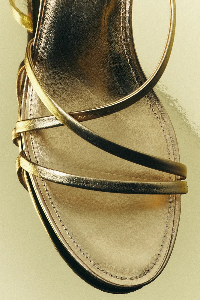 SANDALES KITTEN HEEL EN CUIR