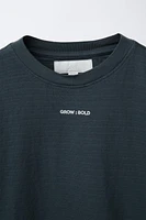 EMBROIDERED TEXT STRUCTURE T-SHIRT