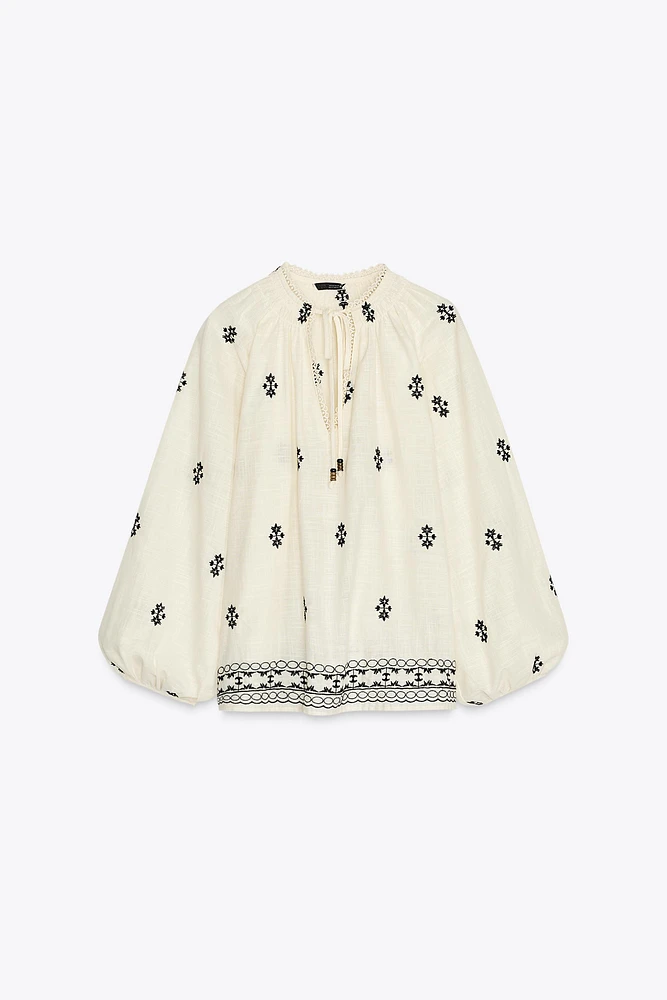 BLOUSE BRODÉE