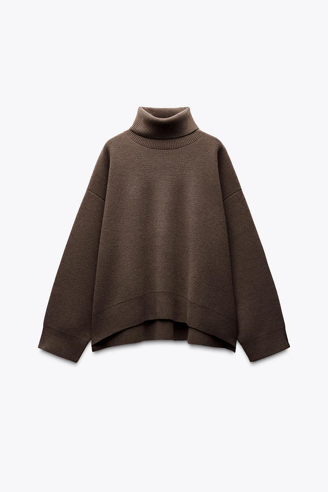OVERSIZED WOOL SWEATER