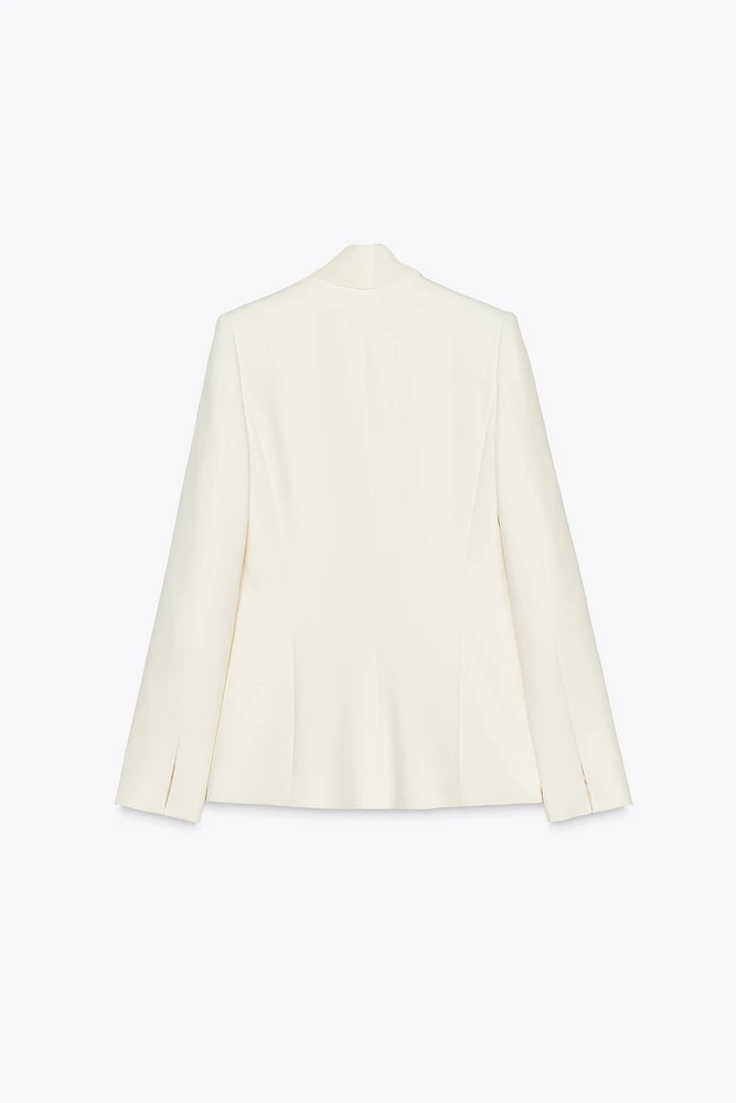 KNOTTED LAPEL BLAZER