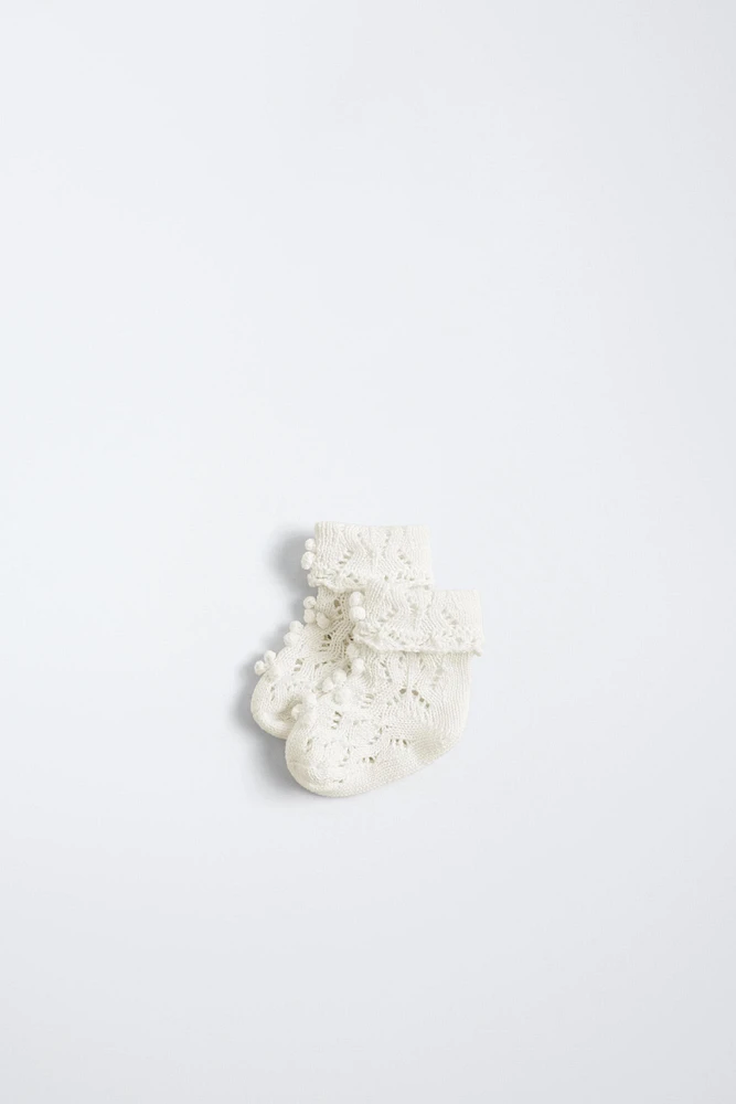 COTTON BOOTIES WITH BOBBLES