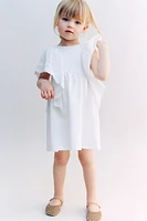 ROBE EN MATIÈRES VARIÉES À VOLANTS