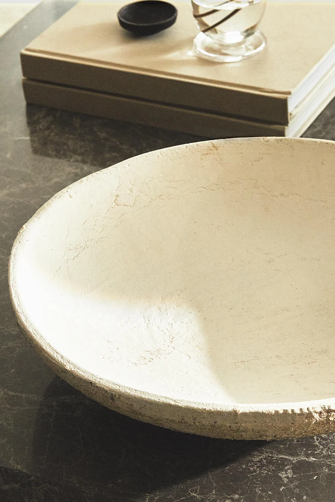 ROUGH-TEXTURE CERAMIC TRAY