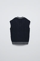 CONTRAST TRIM KNIT VEST