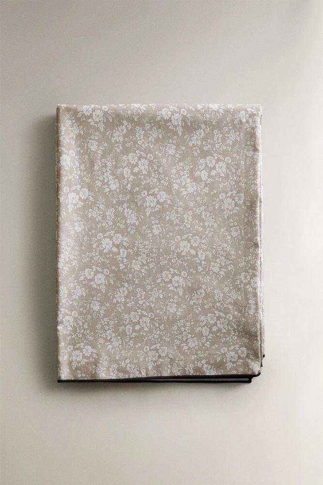 RESIN-COATED TABLECLOTH FLORAL PRINT