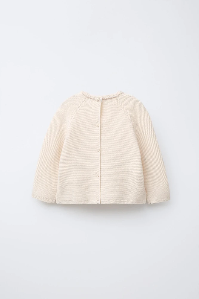 PULL EN MAILLE À MAILLES LINKS ET FLEURS BRODÉES