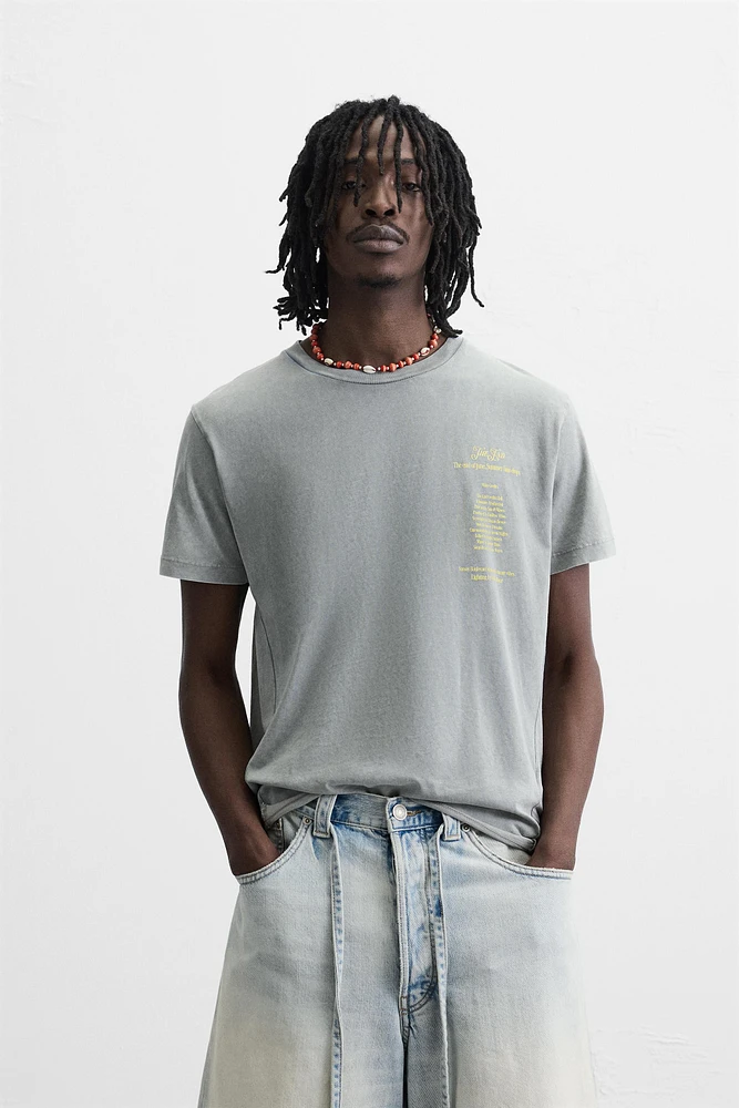 T-SHIRT IMPRIMÉ EN MATIÈRES VARIÉES