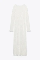 ROBE LONGUE EN MAILLE POINTELLE À VOLANTS