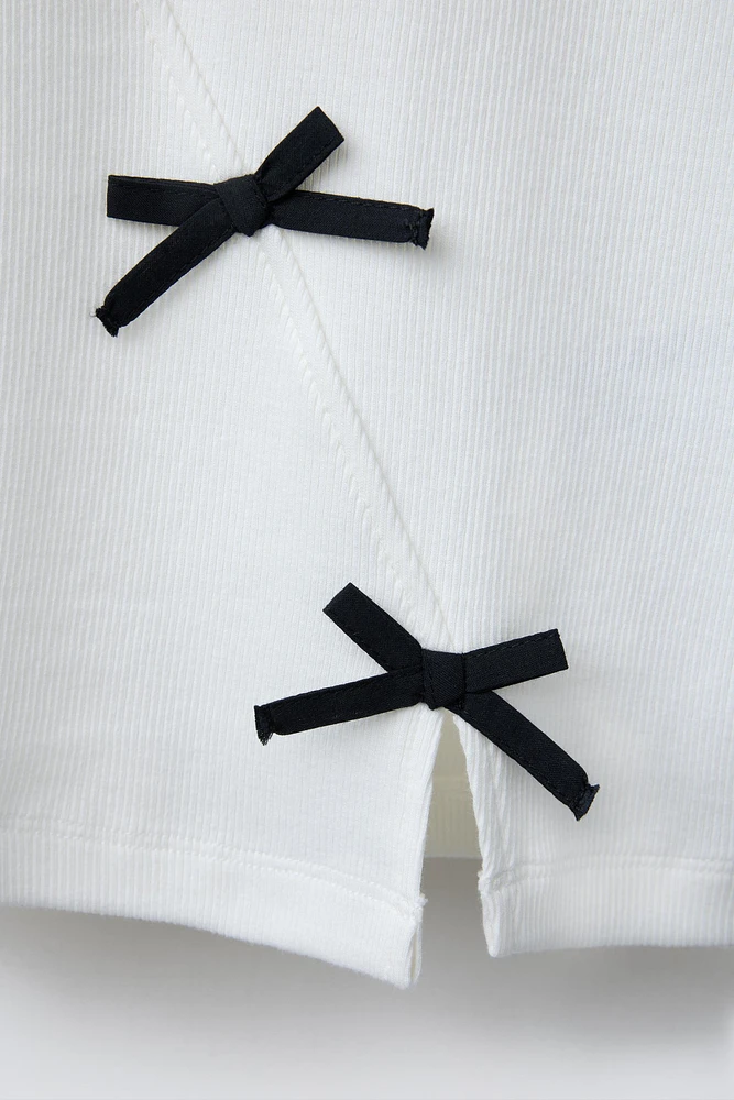 T-SHIRT CÔTELÉ À NŒUDS