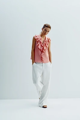 RUFFLED SLEEVELESS TOP