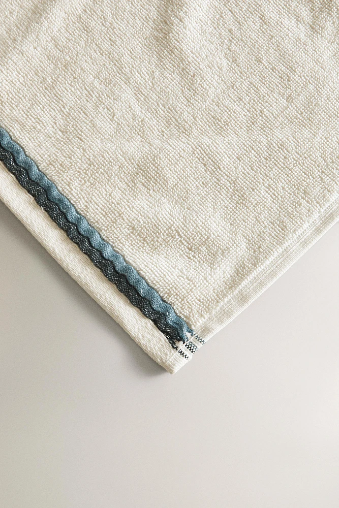 SERVIETTE DE BAIN LISERÉS COLORÉS