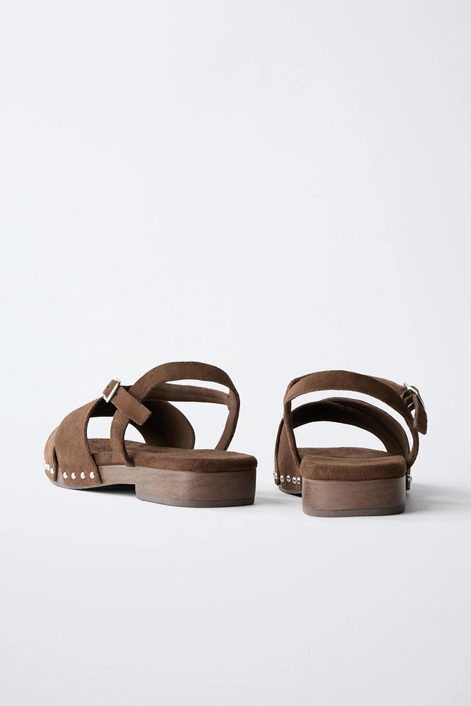 LEATHER CLOGS WITH THIN SOLE