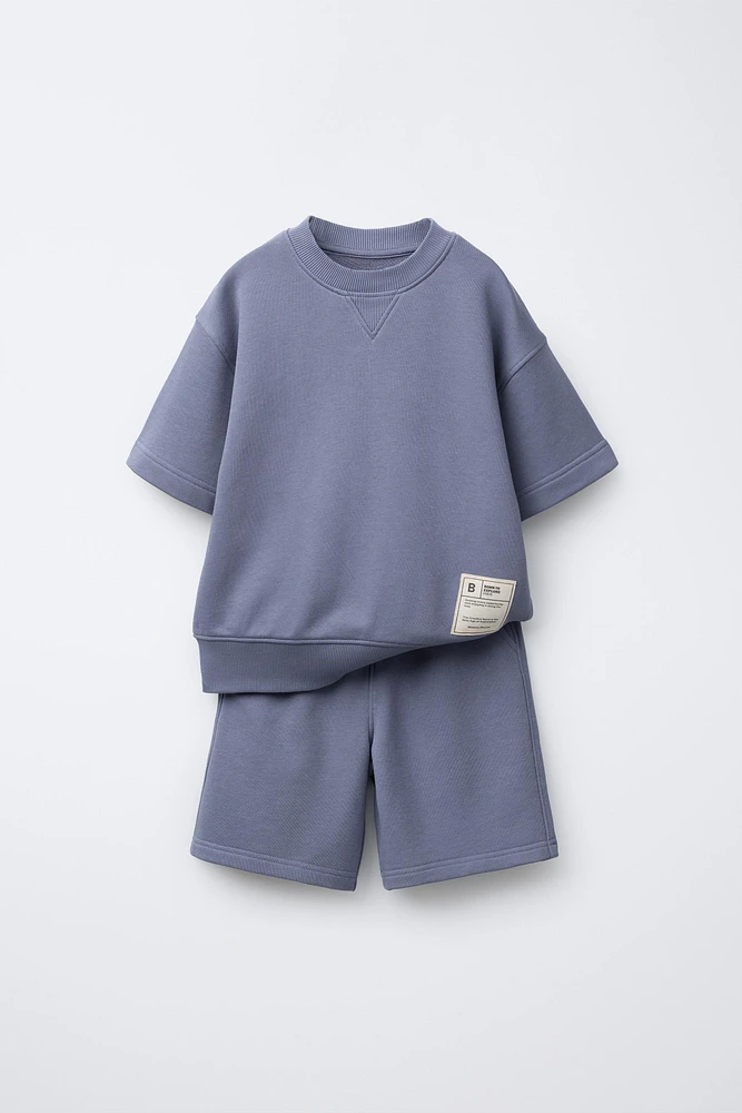 LABEL T-SHIRT AND PLUSH SHORTS SET