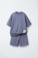 LABEL T-SHIRT AND PLUSH SHORTS SET