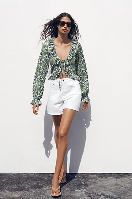 RUFFLED V-NECK TOP