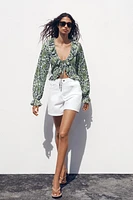 RUFFLED V-NECK TOP